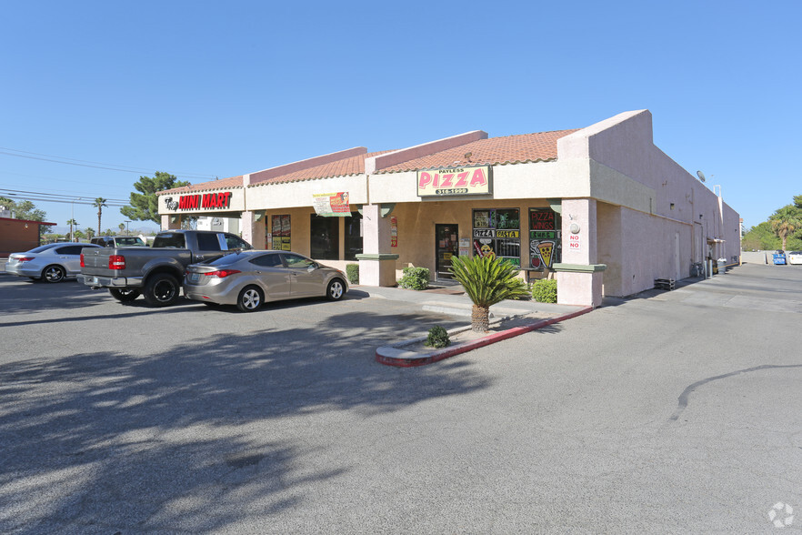 5785 W Tropicana Ave, Las Vegas, NV à louer - Photo de l’immeuble – Image 3 sur 8