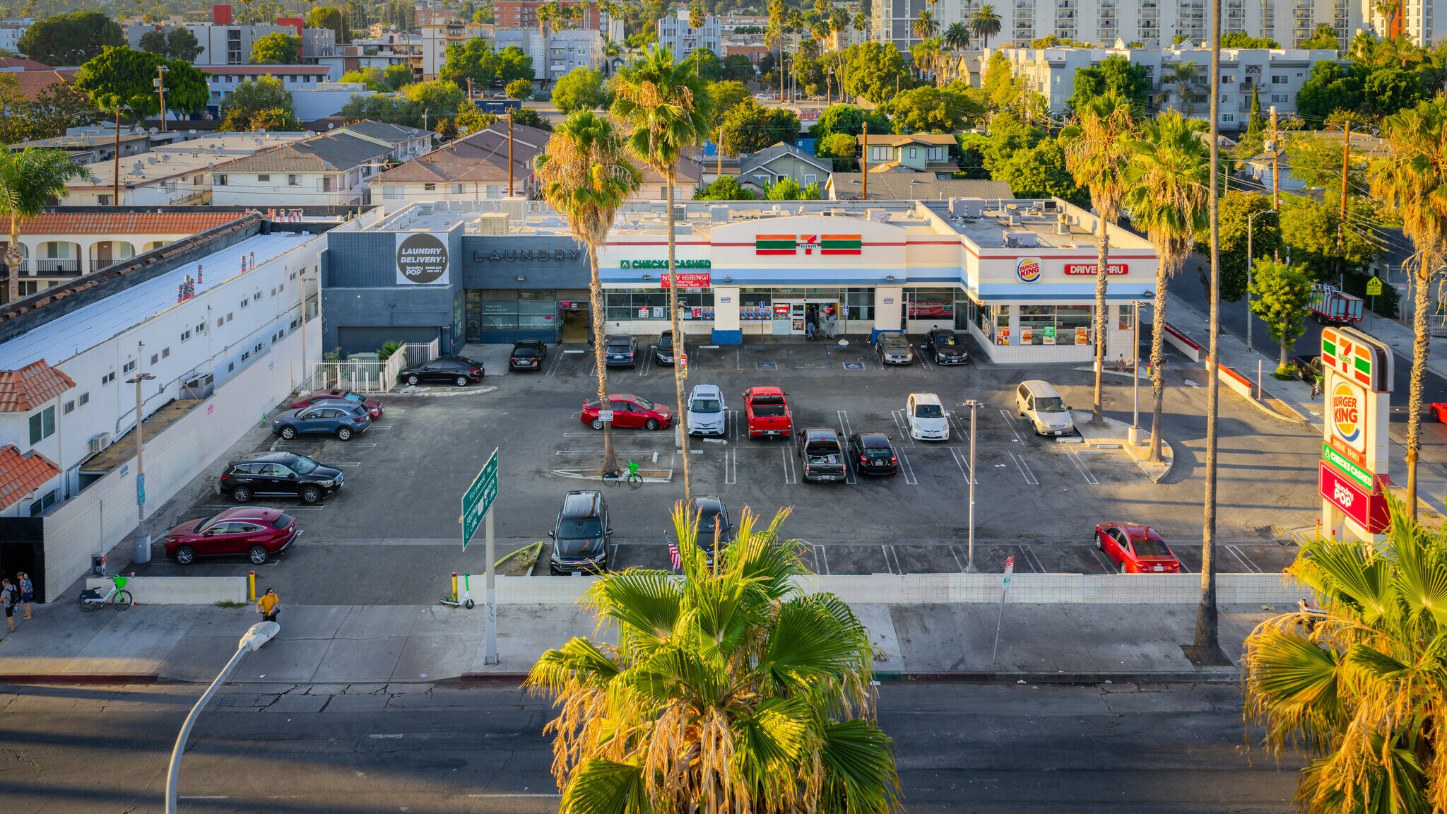 5609-5615 Sunset Blvd, Los Angeles, CA à louer Photo de l’immeuble– Image 1 sur 4