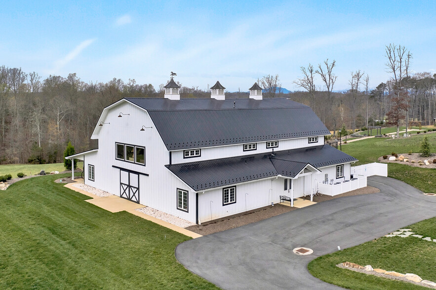 9945 Brooks Mill Rd, Burnt Chimney, VA à vendre - Photo de l’immeuble – Image 2 sur 28
