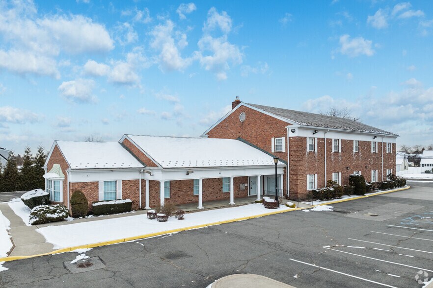195 Merritts Rd, Farmingdale, NY à louer - Photo de l’immeuble – Image 2 sur 6