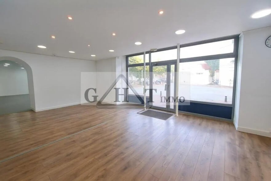 Local commercial dans Saint-Maur-des-Fossés à louer - Photo de l’immeuble – Image 1 sur 12