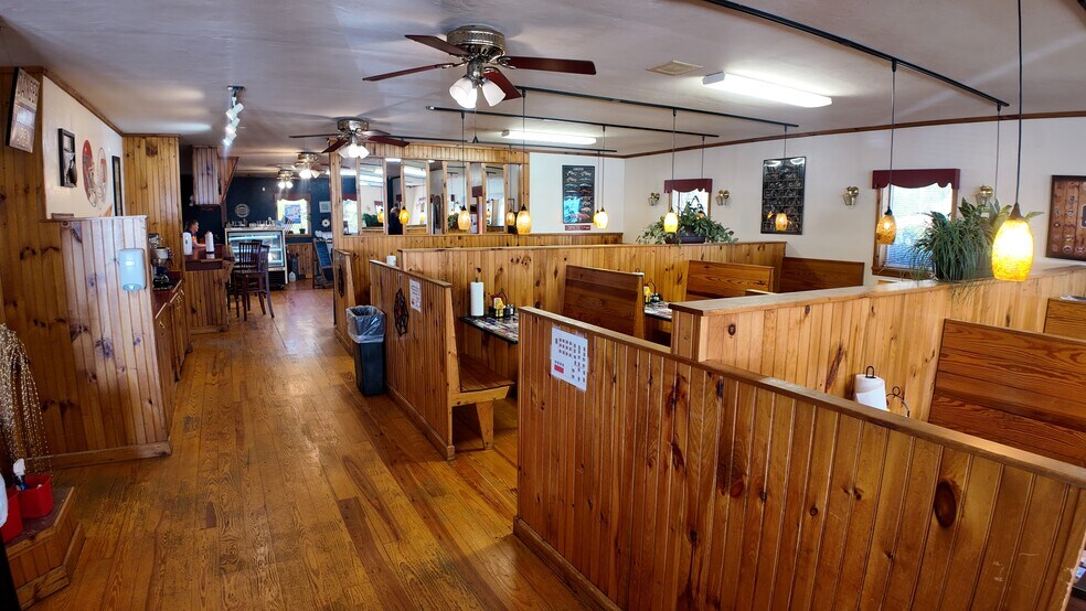 6335 W Andrew Johnson Hwy, Greeneville, TN à vendre - Photo de l’immeuble – Image 3 sur 60