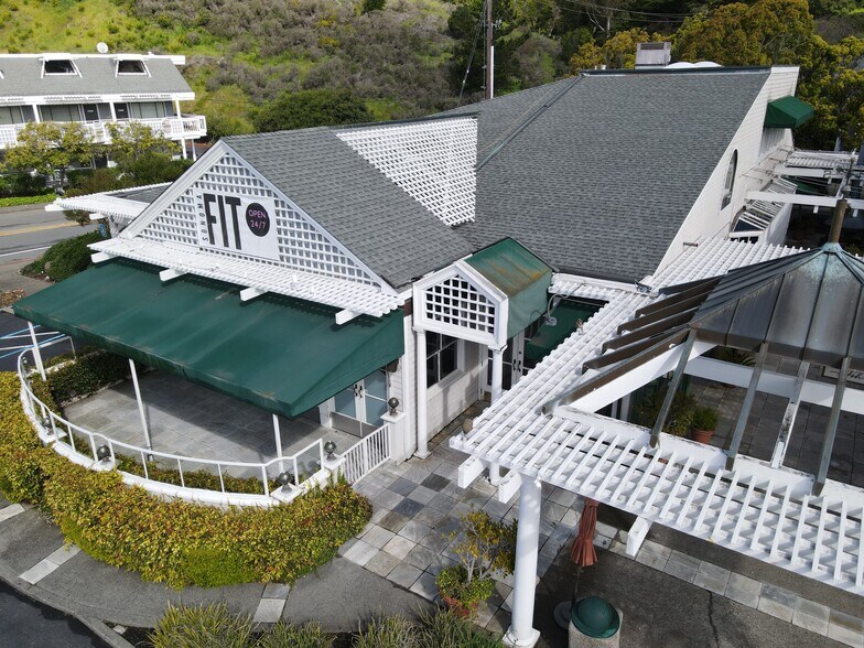639 E Blithedale Ave, Mill Valley, CA à louer - Photo de l’immeuble – Image 2 sur 11