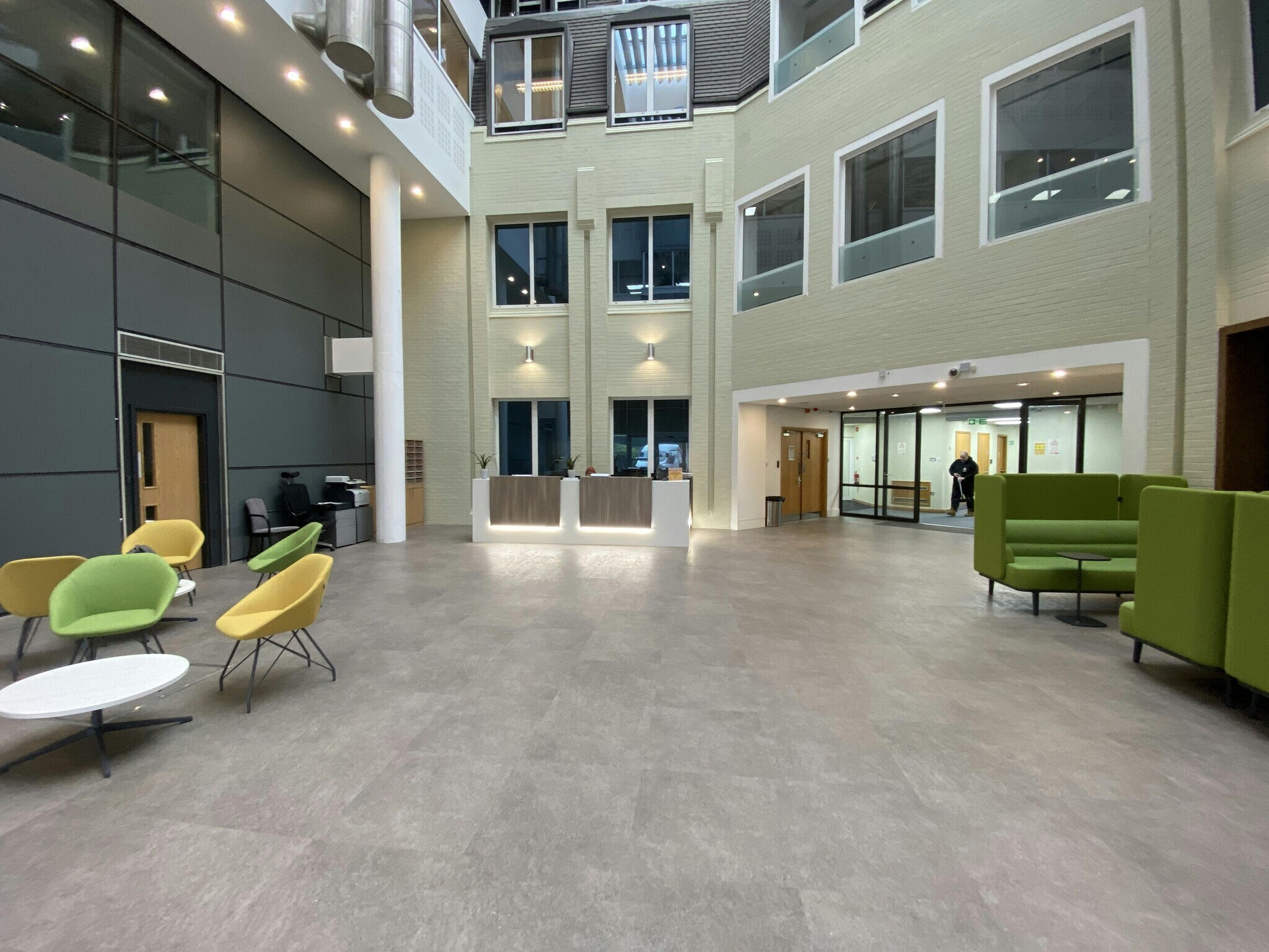 Bickenhill Ln, Birmingham à louer Photo de l’immeuble– Image 1 sur 31