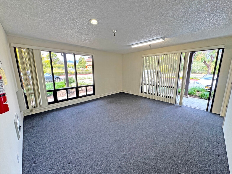 6487 Calle Real, Goleta, CA à louer - Photo intérieure – Image 3 sur 8