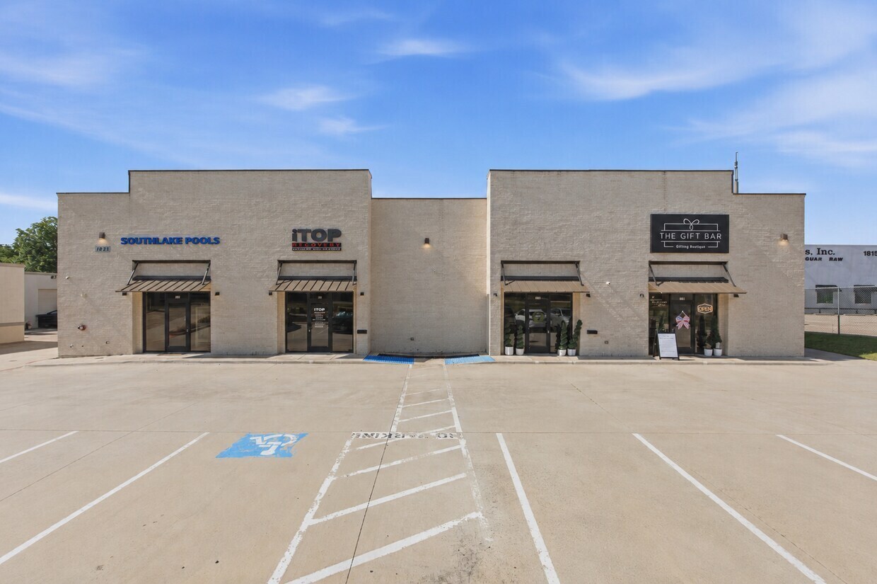 1821-1829 John McCain Rd portefeuille de 2 biens à vendre sur LoopNet.fr Photo de l’immeuble– Image 1 sur 11