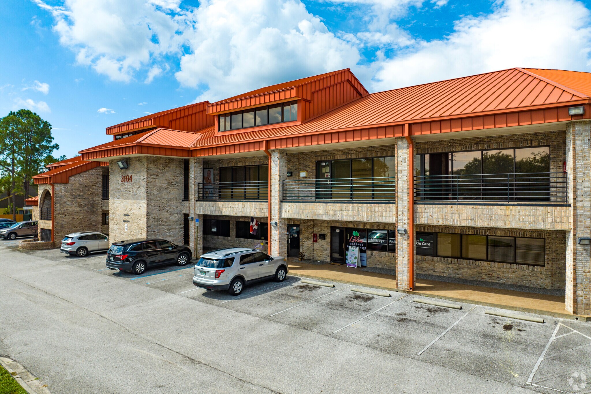 3104 W Waters Ave, Tampa, FL à louer Photo de l’immeuble– Image 1 sur 12