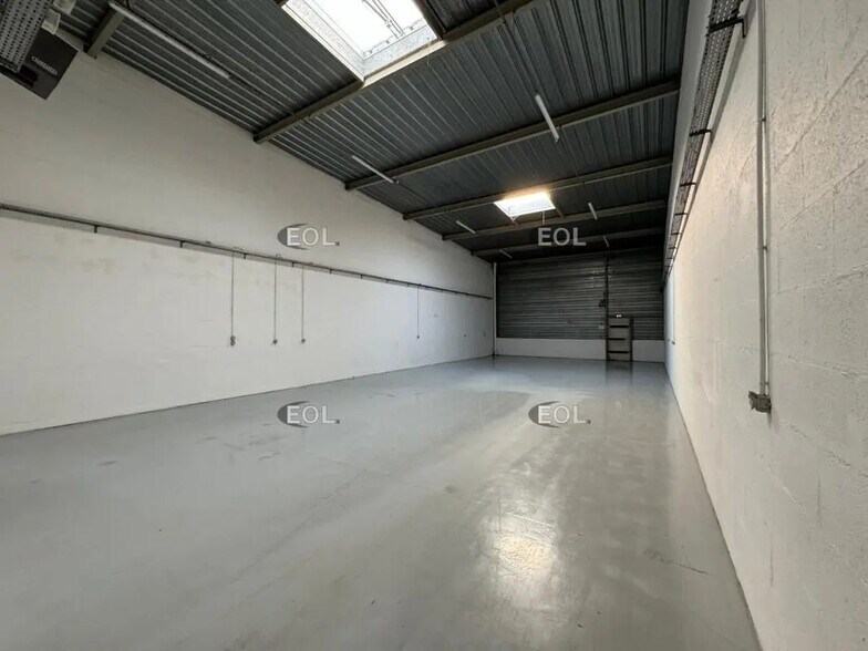 Local d’activités dans Chilly-Mazarin à louer - Photo intérieure – Image 2 sur 4