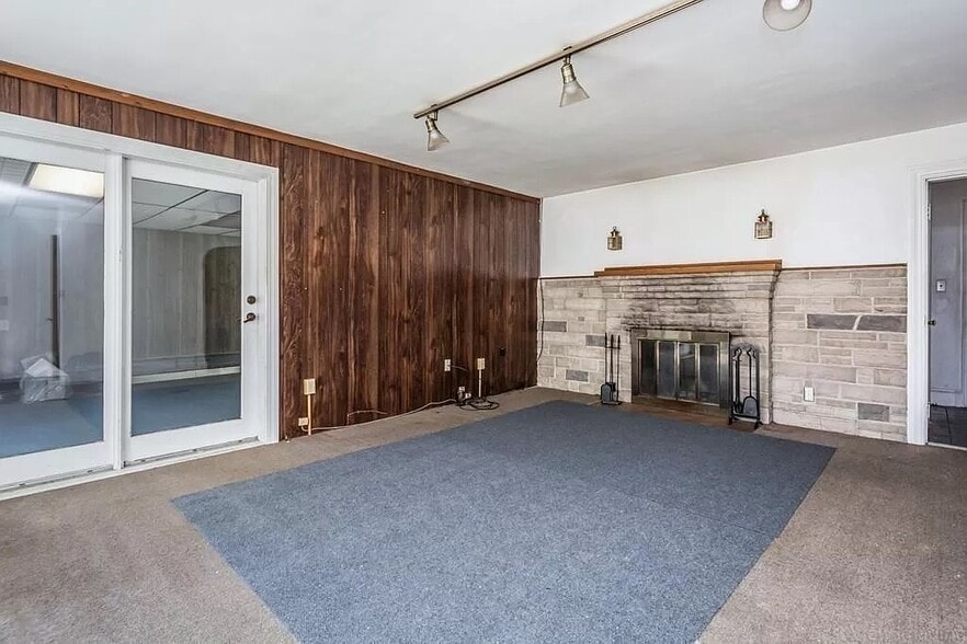 105 Hartford Tpke, Shrewsbury, MA à vendre - Photo intérieure – Image 3 sur 31