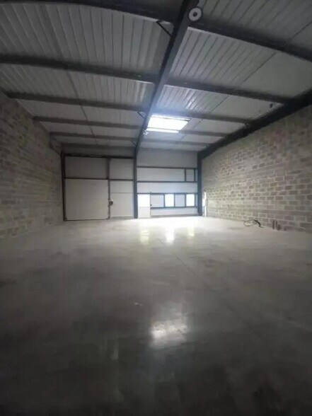 Local d'activités dans Bretteville-sur-Odon à vendre - Photo intérieure – Image 3 sur 5