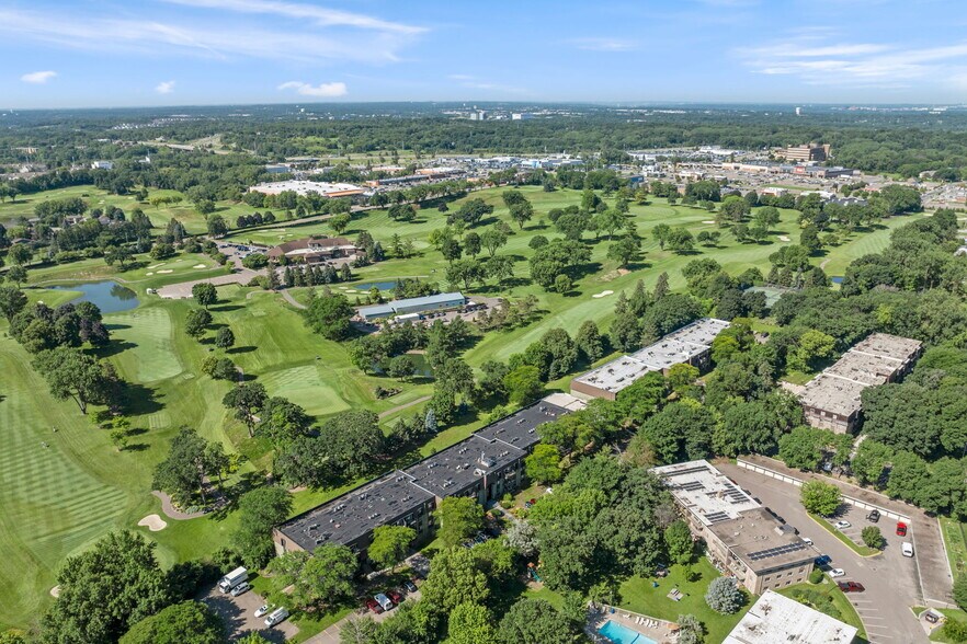 1945 Oakdale Ave, West Saint Paul, MN à vendre - Photo de l’immeuble – Image 2 sur 31