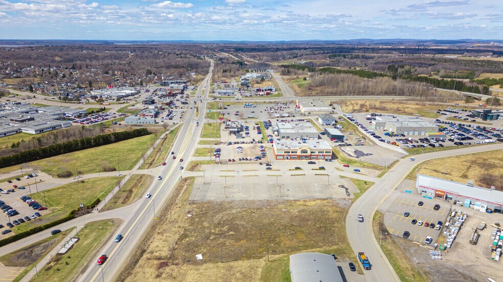200 Rue Commerciale, Donnacona, QC à louer - Photo principale – Image 1 sur 4