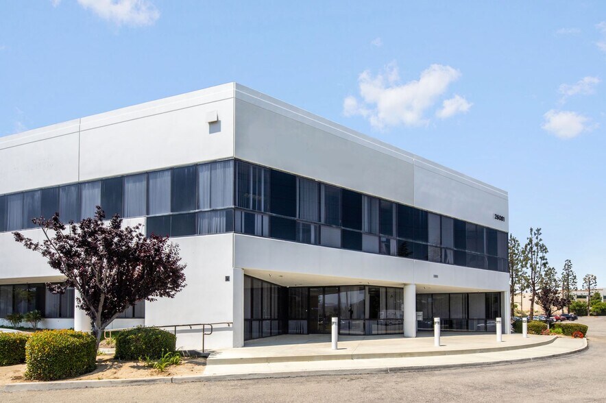 26081 Avenue Hall, Valencia, CA à louer - Photo de l’immeuble – Image 3 sur 6