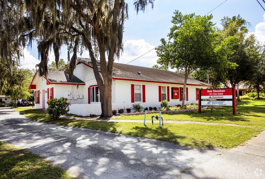 2323 Belleair Rd, Clearwater, FL à louer - Photo principale – Image 1 sur 2