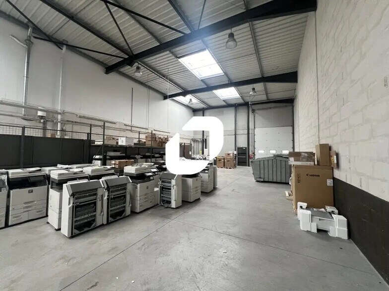Bureau dans LA CHAPELLE-D'ARMENTIERES à louer - Photo de l’immeuble – Image 1 sur 5