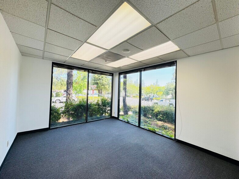 761 University Ave, Los Gatos, CA à louer - Photo de l’immeuble – Image 3 sur 6