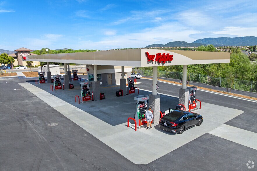 33395 Wolf Store Rd, Temecula, CA à vendre - Photo de l’immeuble – Image 2 sur 18