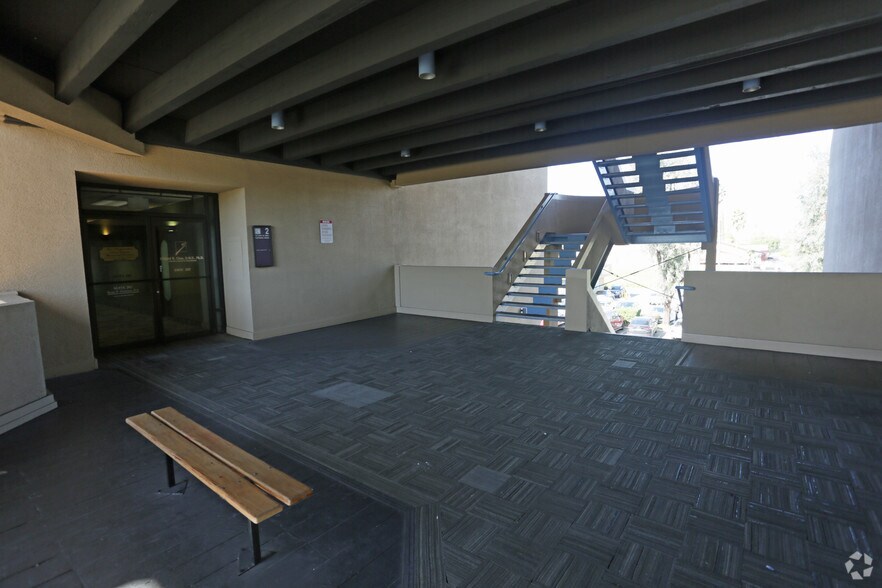 1600 E Florida Ave, Hemet, CA à louer - Photo de l’immeuble – Image 3 sur 5