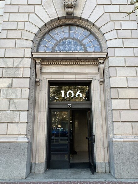 106 W 4th St, Santa Ana, CA à vendre - Photo de l’immeuble – Image 3 sur 15
