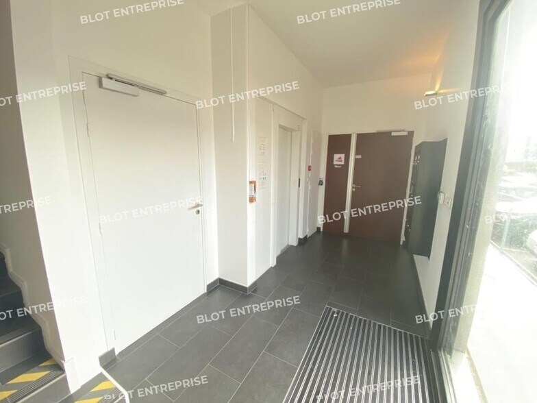 Bureau dans Saint Herblain à vendre - Hall d’entrée – Image 3 sur 13