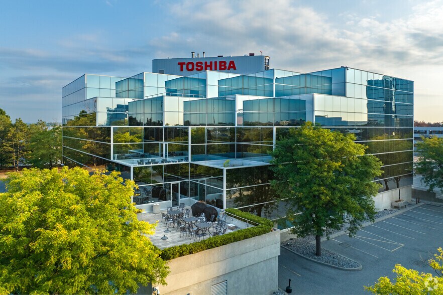 75 Tiverton Ct, Markham, ON à louer - Photo de l’immeuble – Image 2 sur 4