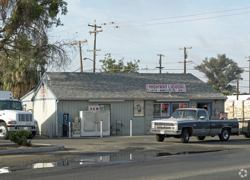 5495 W Shaw Ave, Fresno, CA à louer - Photo principale – Image 1 sur 9