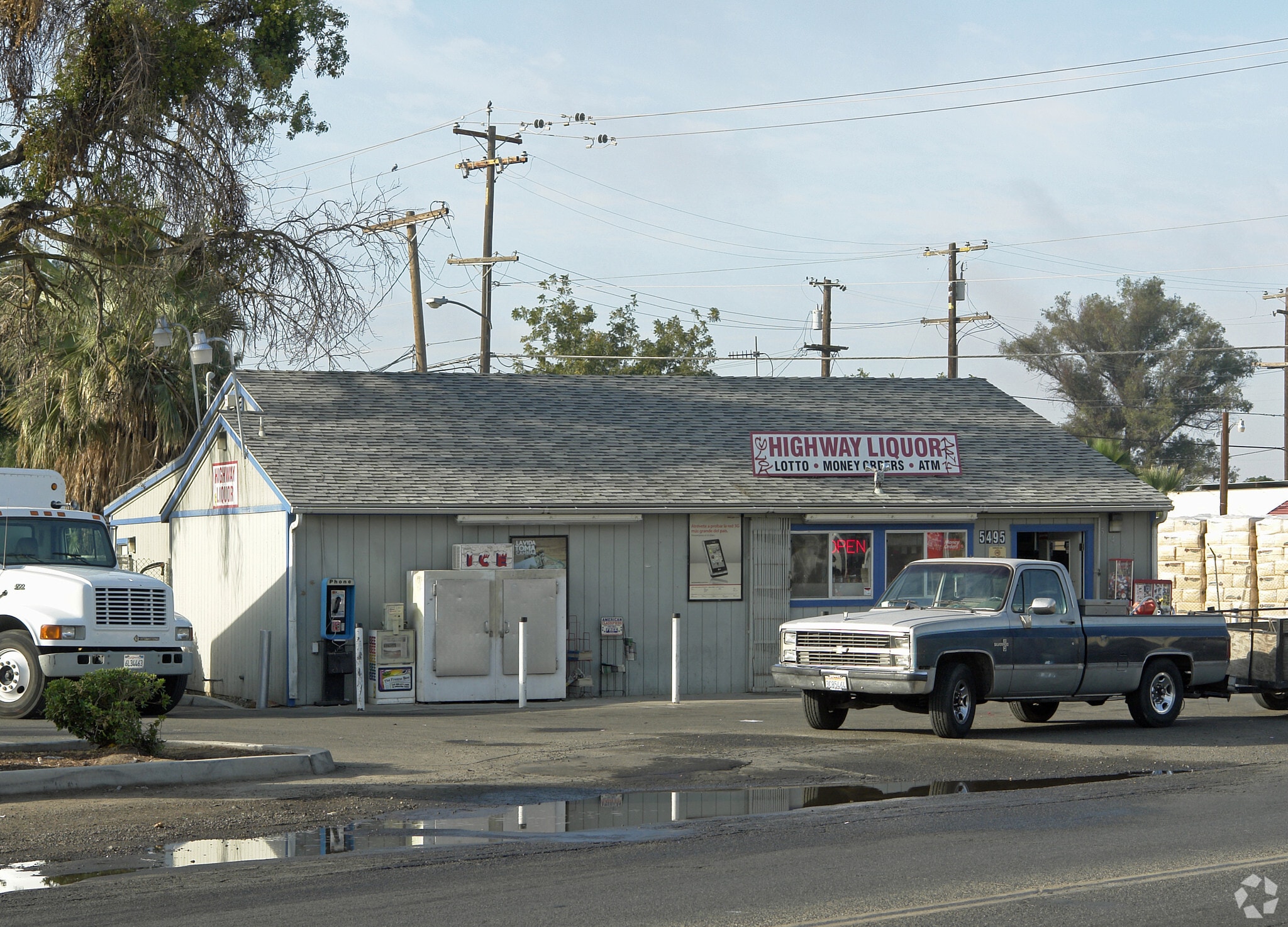 5495 W Shaw Ave, Fresno, CA à louer Photo principale– Image 1 sur 10