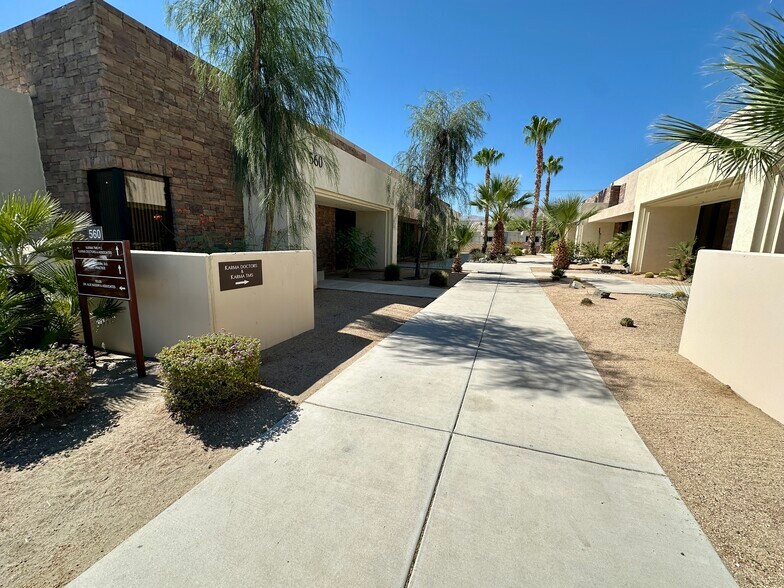 560 S Paseo Dorotea, Palm Springs, CA à louer - Photo de l’immeuble – Image 3 sur 29