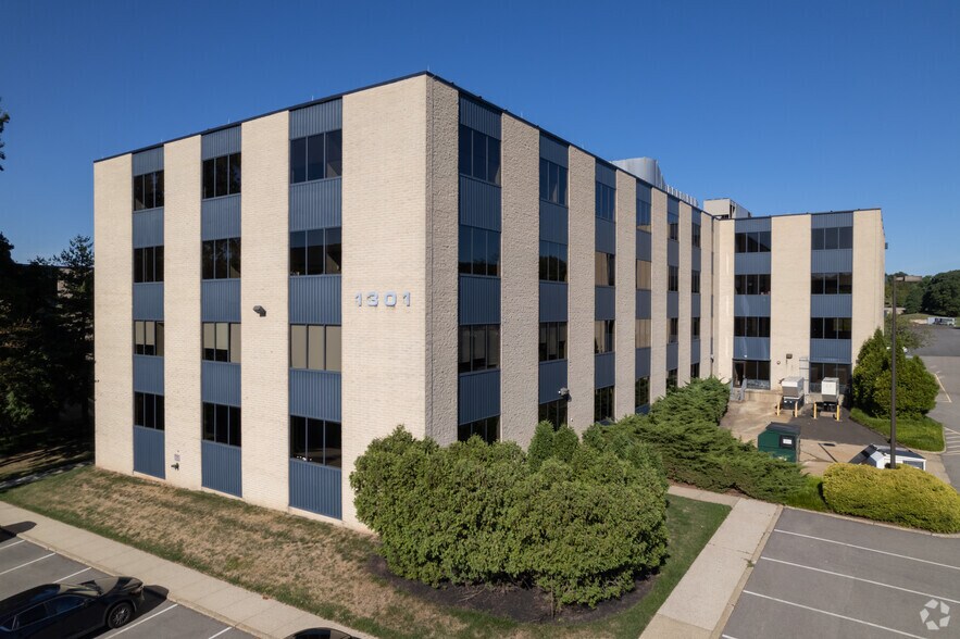 1301 Virginia Dr, Fort Washington, PA à louer - Photo de l’immeuble – Image 3 sur 25