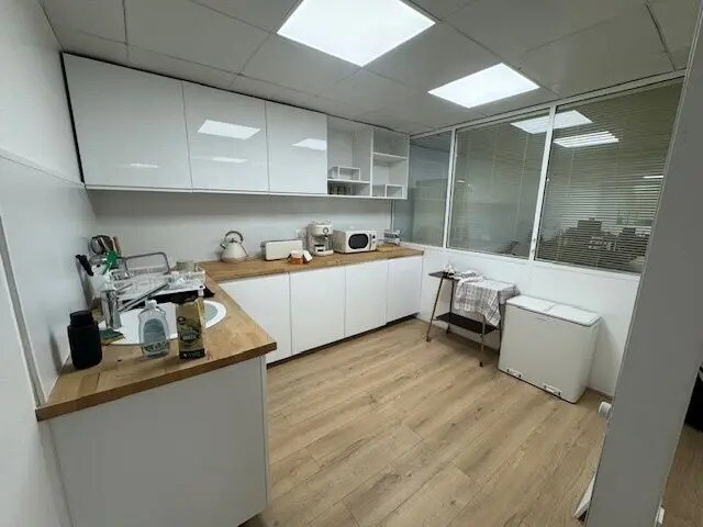 Bureau dans Clichy à louer - Photo de l’immeuble – Image 3 sur 8