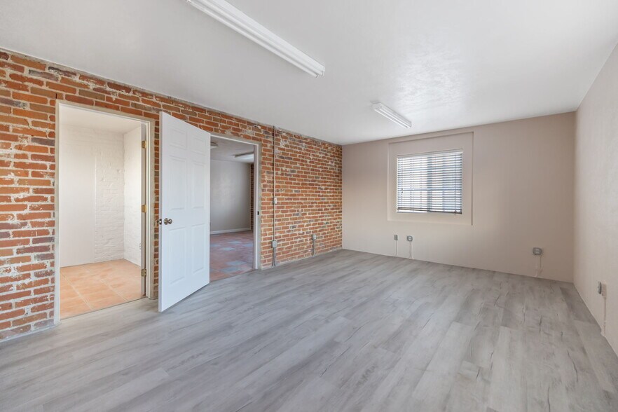 1334 W Goshen Ave, Visalia, CA à vendre - Photo de l’immeuble – Image 3 sur 22