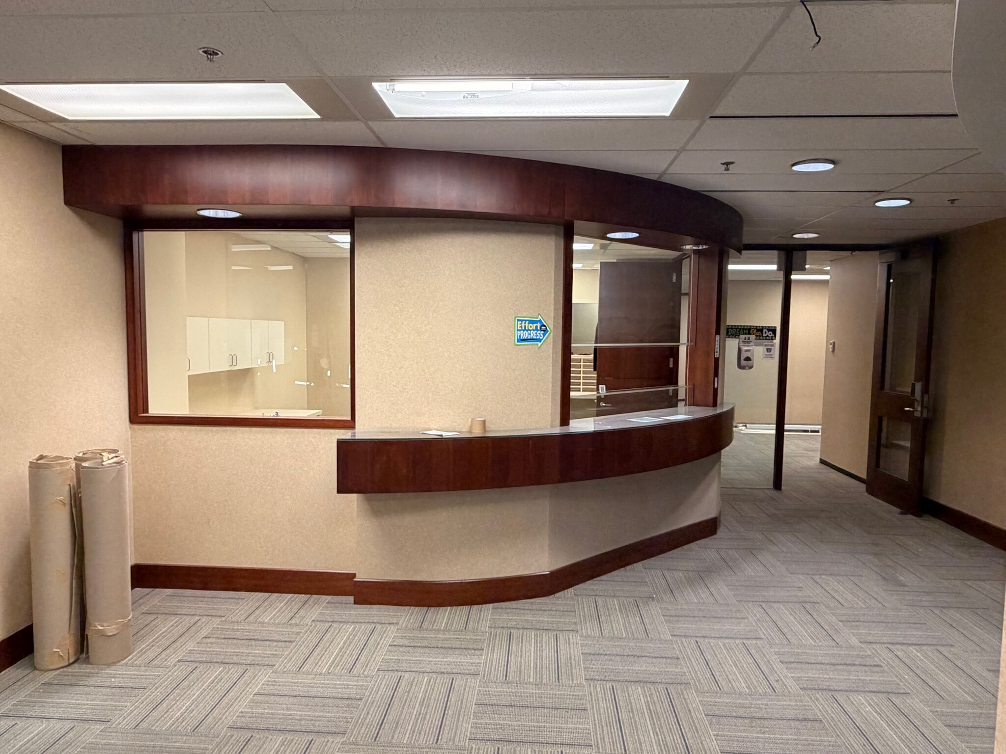 5811 Cooney Rd, Richmond, BC à louer Photo intérieure– Image 1 sur 8