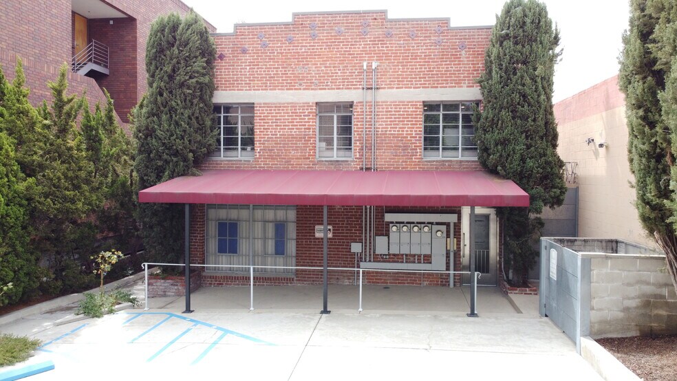 51 E Huntington Dr, Arcadia, CA à vendre - Photo de l’immeuble – Image 1 sur 14