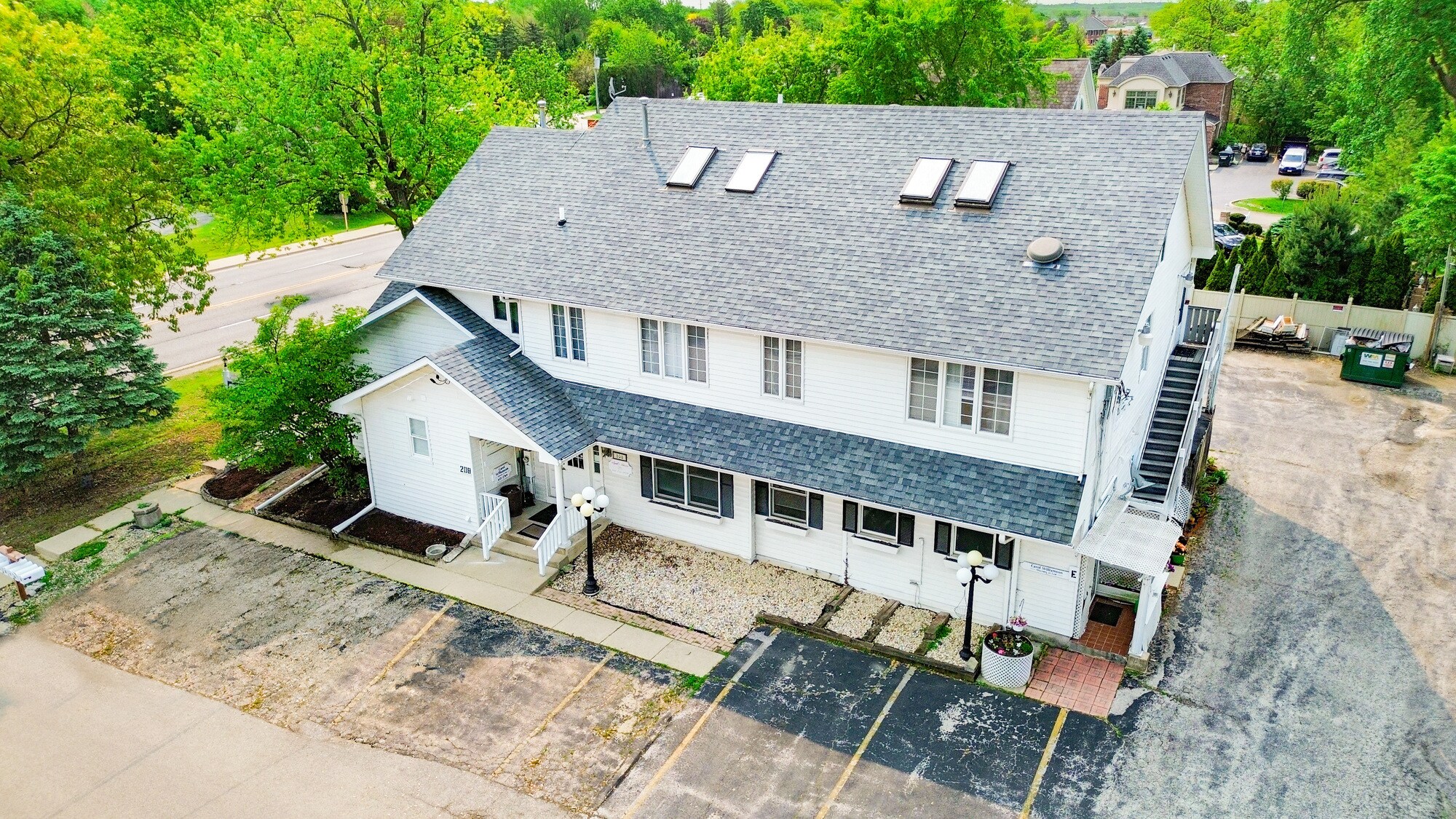 208 N Waukegan Rd, Lake Bluff, IL à vendre Photo principale– Image 1 sur 13