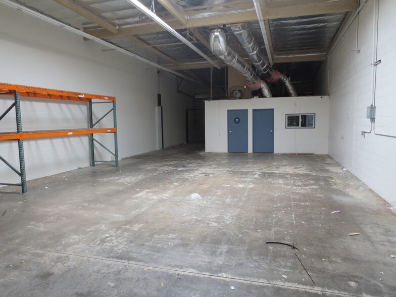16116 Cohasset St, Van Nuys, CA à louer - Photo de l’immeuble – Image 3 sur 6