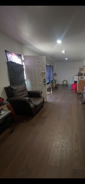 2079 N E St, San Bernardino, CA à vendre - Photo de l’immeuble – Image 3 sur 5