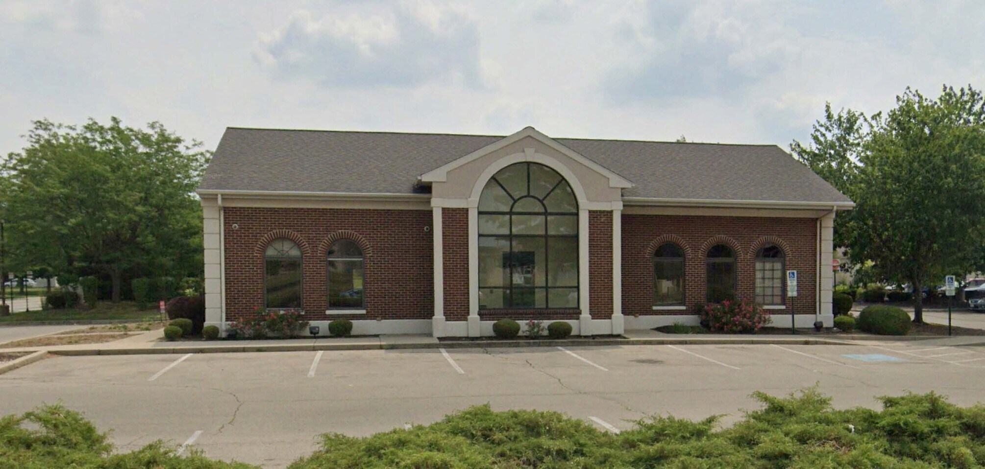 3702 S Smithville Rd, Kettering, OH à louer Photo de l’immeuble– Image 1 sur 5