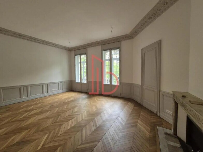 Bureau dans Bordeaux à louer - Photo de l’immeuble – Image 2 sur 5