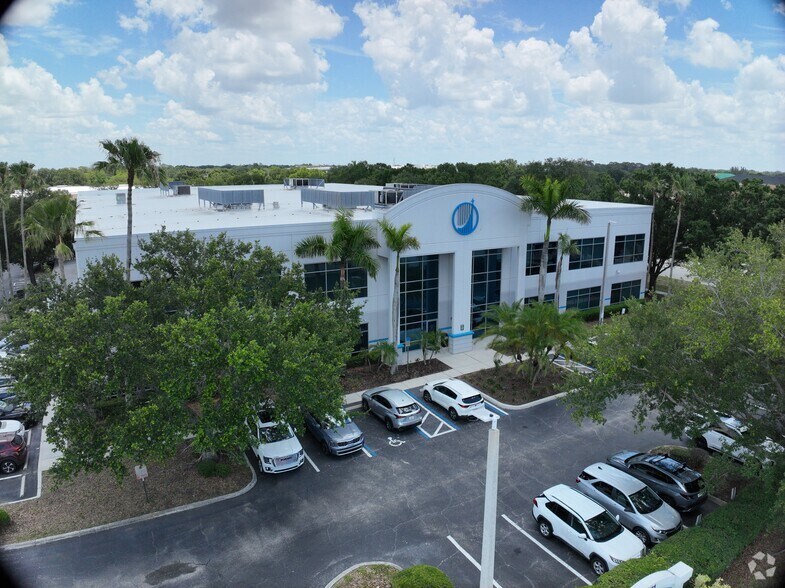 2511 Corporate Way, Palmetto, FL à louer – Image 2 sur 28