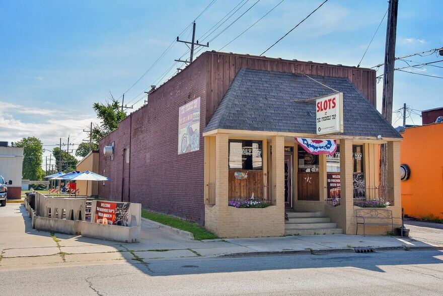 16 N Center St, Plano, IL à vendre - Photo de l’immeuble – Image 3 sur 25