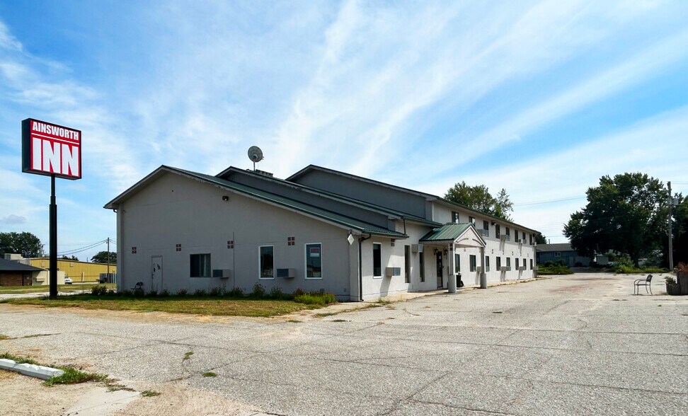 1025 E 4th St, Ainsworth, NE à vendre - Photo de l’immeuble – Image 2 sur 17