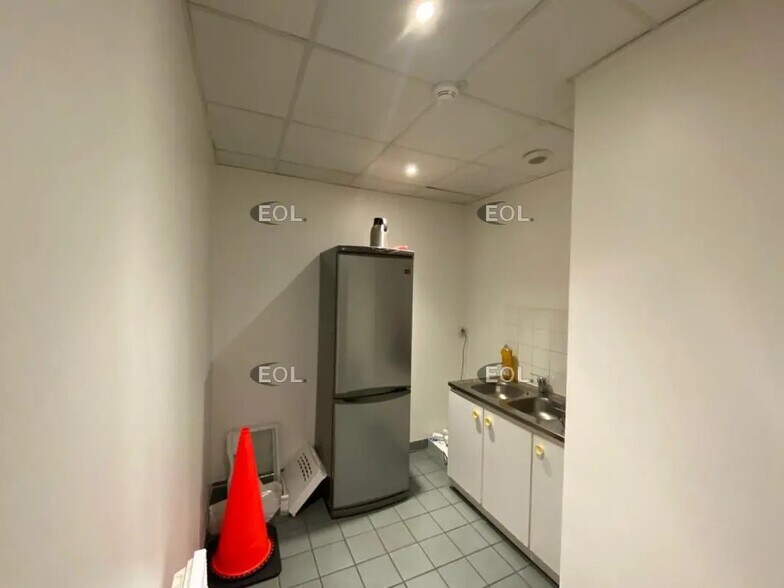 Local d’activités dans Combs-la-Ville à louer - Photo de l’immeuble – Image 2 sur 13