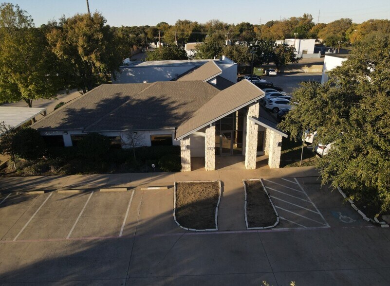 2221 Avenue J, Arlington, TX à louer - Photo de l’immeuble – Image 3 sur 11