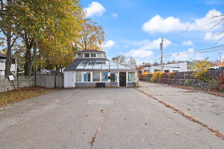 430 Maple St, Danvers, MA à louer - Photo de l’immeuble – Image 3 sur 6