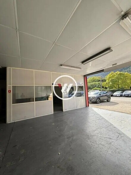 Bureau dans Gémenos à louer - Photo de l’immeuble – Image 3 sur 7