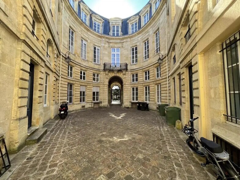 Bureau dans Bordeaux à louer - Photo de l’immeuble – Image 1 sur 10
