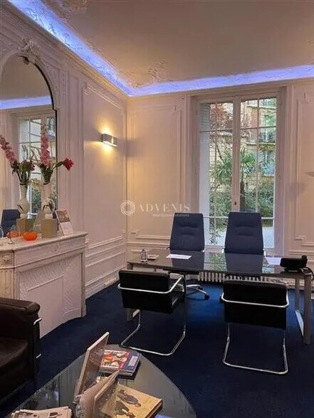 Immeuble residentiel dans Paris à vendre - Photo intérieure – Image 3 sur 11