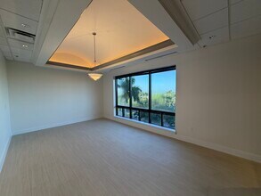 9530 Marketplace Rd, Fort Myers, FL à louer Photo intérieure– Image 2 sur 3