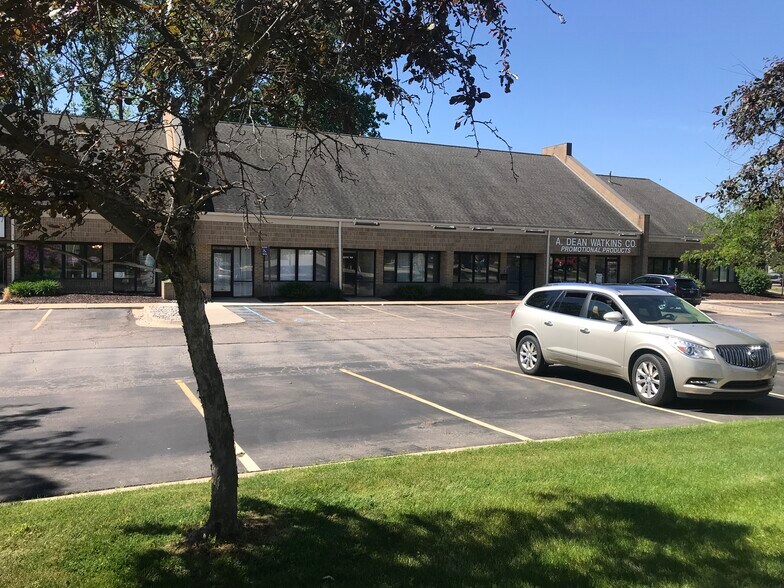 2395 Jolly Rd, Okemos, MI à louer - Photo de l’immeuble – Image 2 sur 6