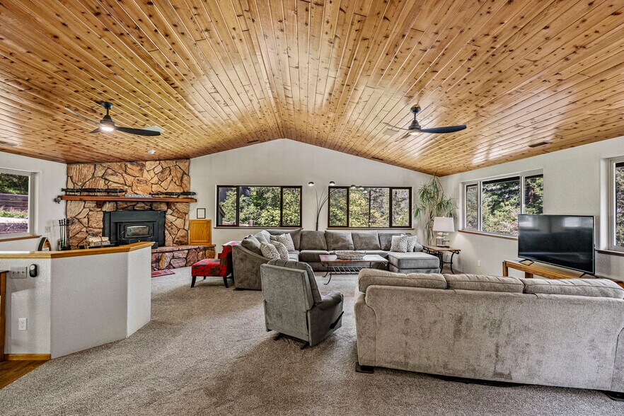 11744 Galice Rd, Merlin, OR à vendre - Photo de l’immeuble – Image 1 sur 74